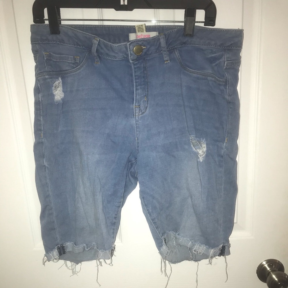 Refuge ripped Bermuda shorts